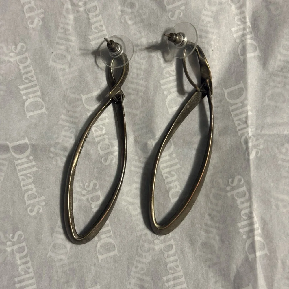Kendra Scott Earrings - Picture 2 of 3